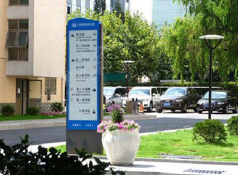 安吉传统的学校标识系统有什么问题？